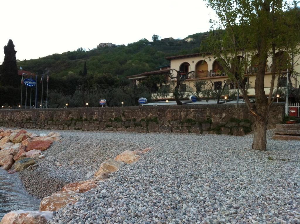Hotel Fraderiana Torri Del Benaco Buitenkant foto