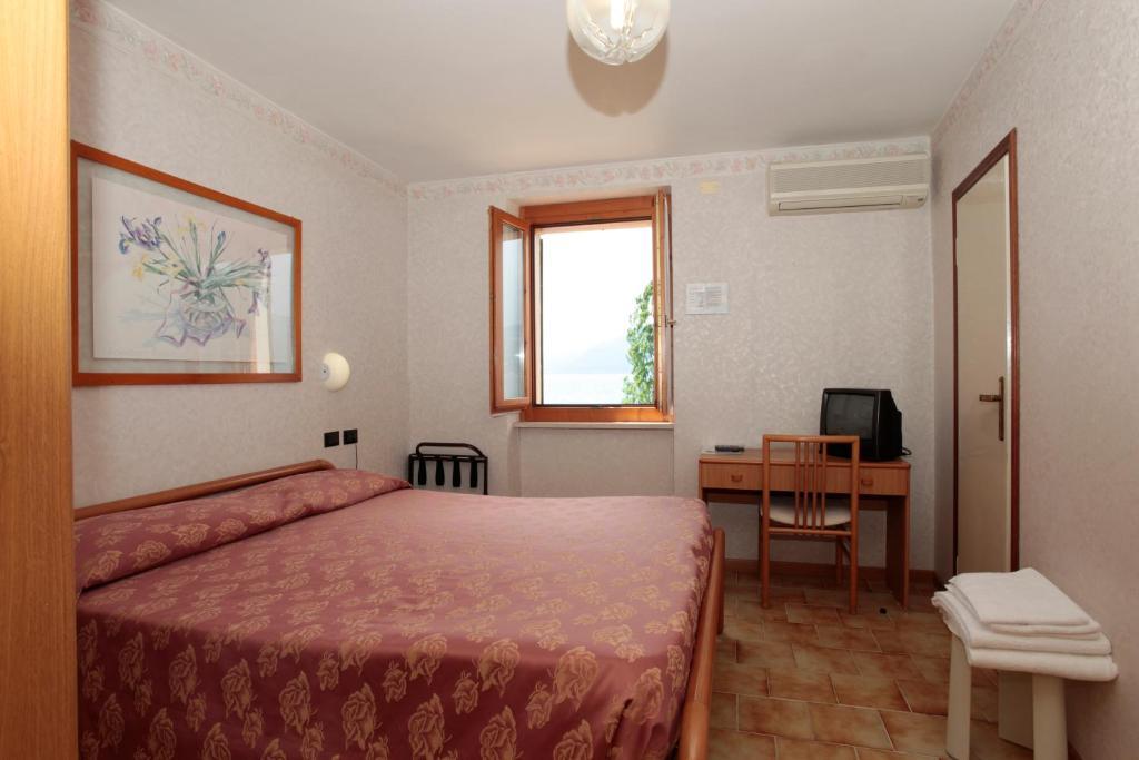 Hotel Fraderiana Torri Del Benaco Kamer foto