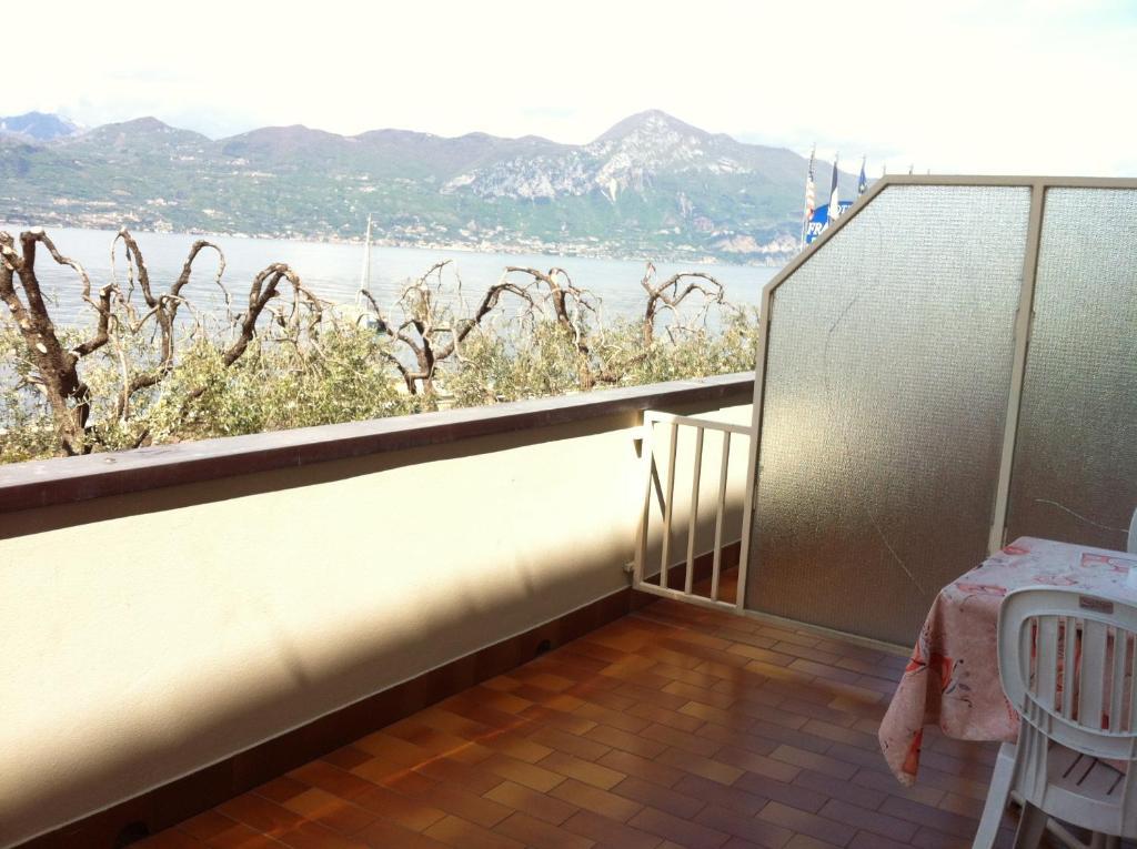 Hotel Fraderiana Torri Del Benaco Kamer foto