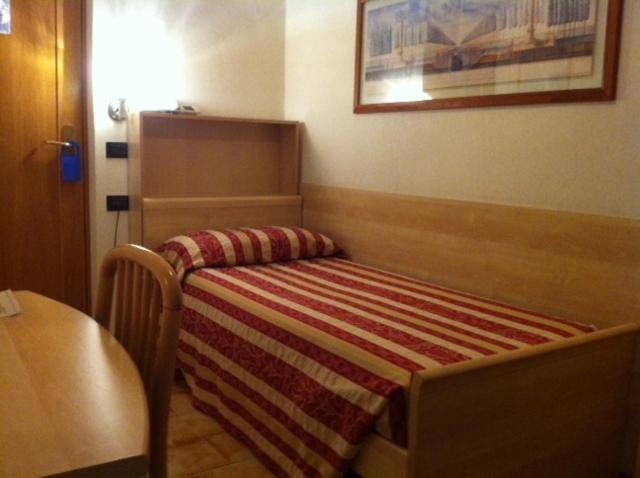 Hotel Fraderiana Torri Del Benaco Kamer foto