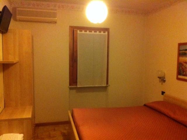Hotel Fraderiana Torri Del Benaco Kamer foto