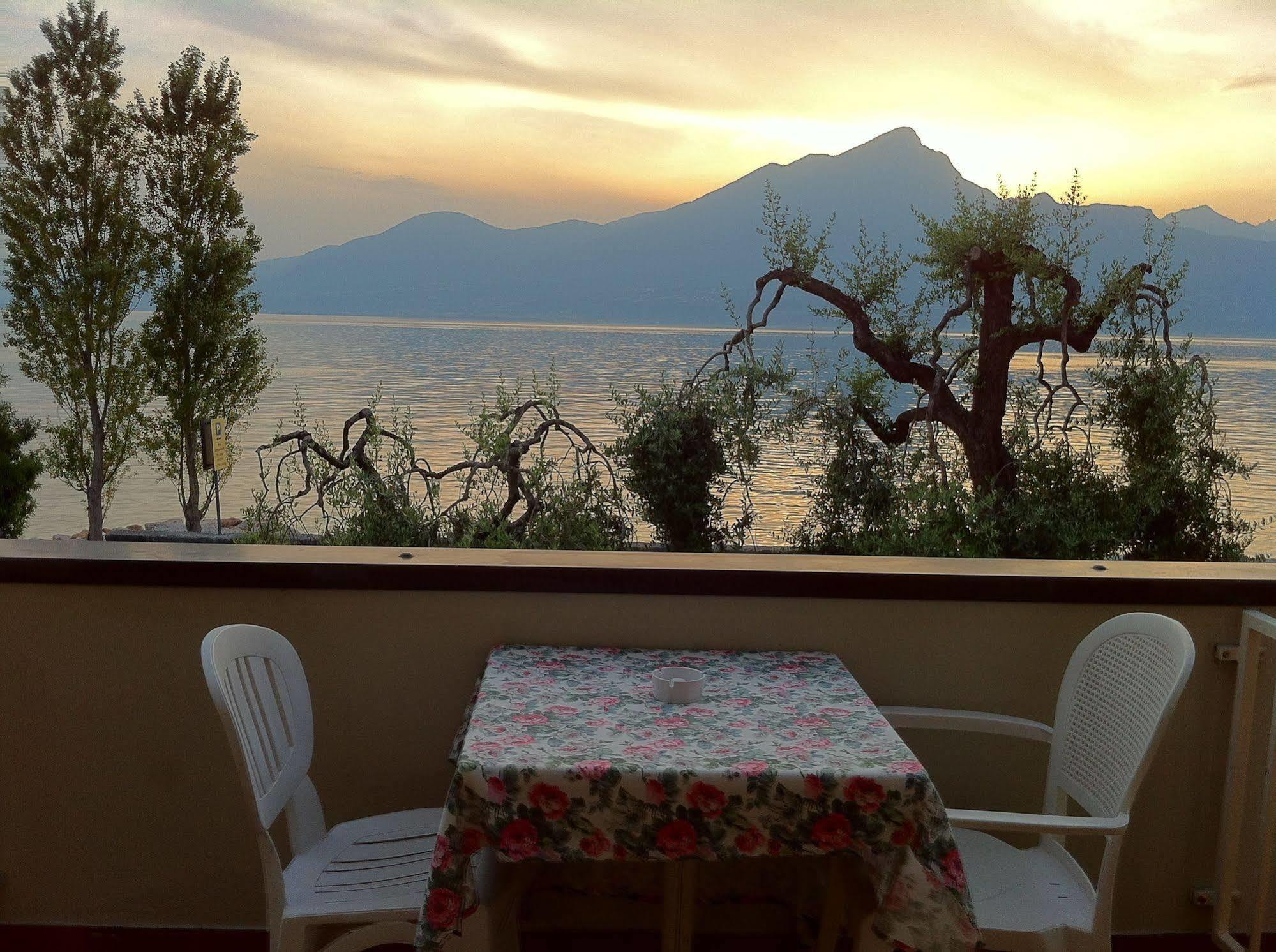 Hotel Fraderiana Torri Del Benaco Buitenkant foto